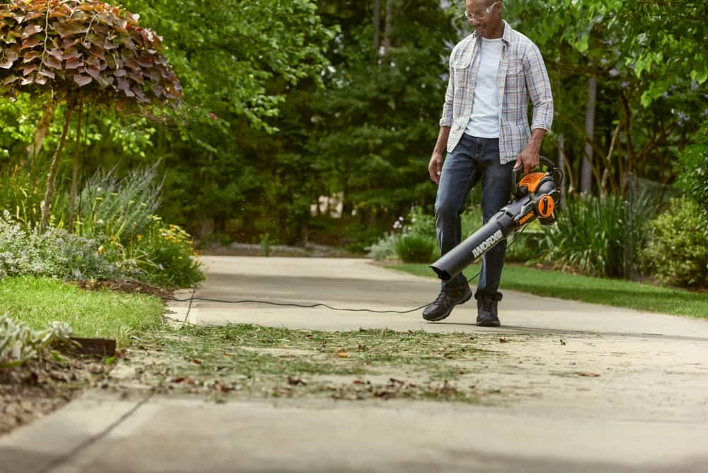 WORX WG512 Trivac 12 Amp 3-in-1 Electric Vacuum Blower/Mulcher/Vac, Black & Orange 3 WORX WG512 Trivac 12 Amp 3-in-1 Electric Vacuum Blower/Mulcher/Vac, Black & Orange - Image 3